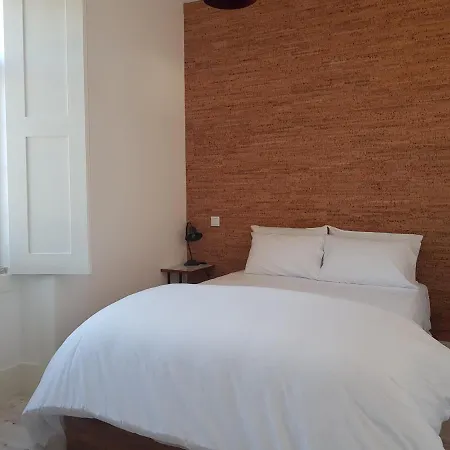 Cork Train Station בית הארחה