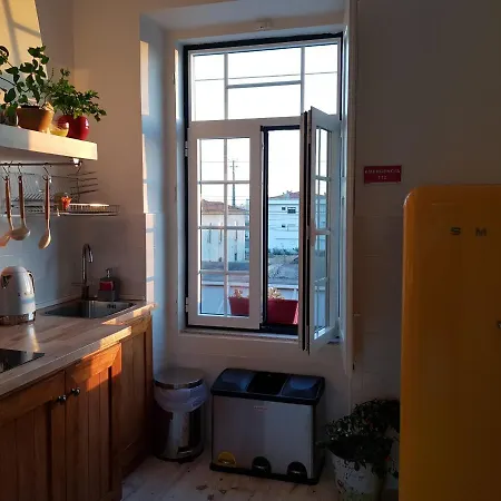 Pensión Cork Train Station