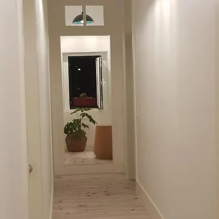 Pensión Cork Train Station