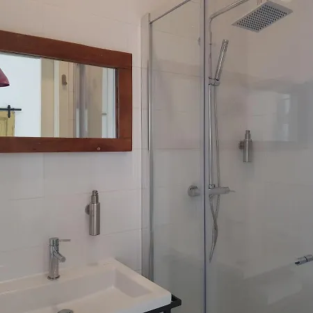 Pensión Cork Train Station