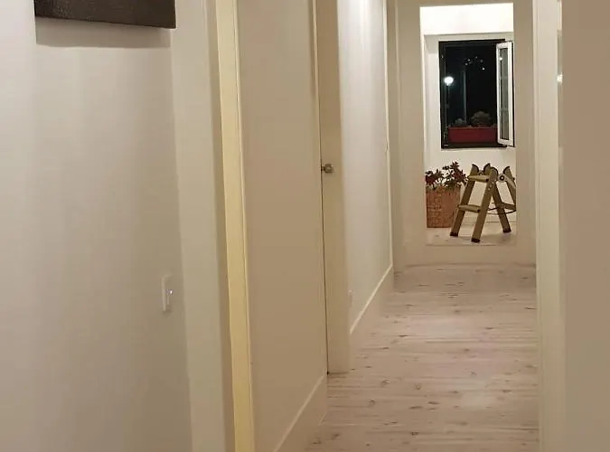 Cork Train Station 3* إسموريز